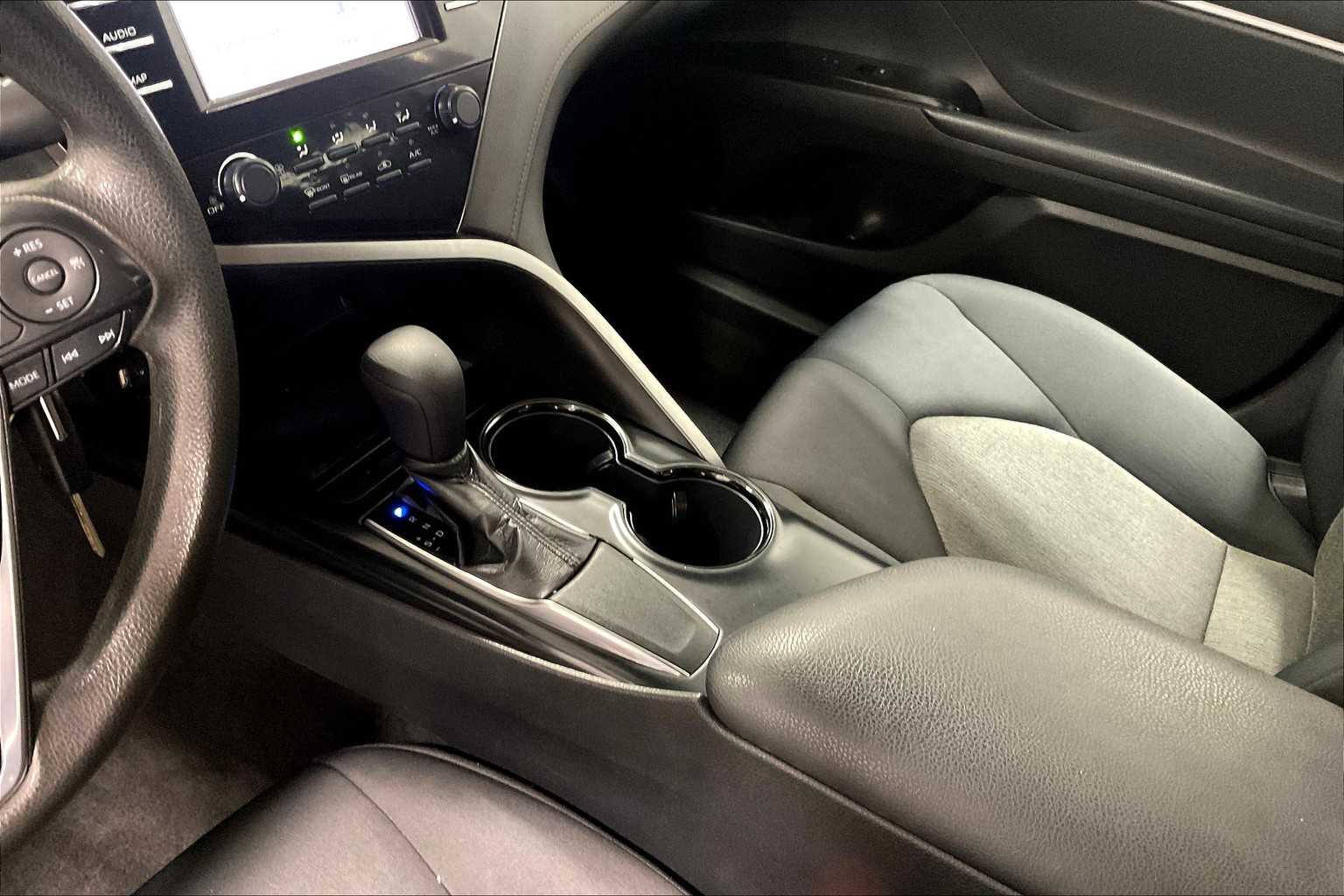 2019 Toyota Camry LE - Photo 20
