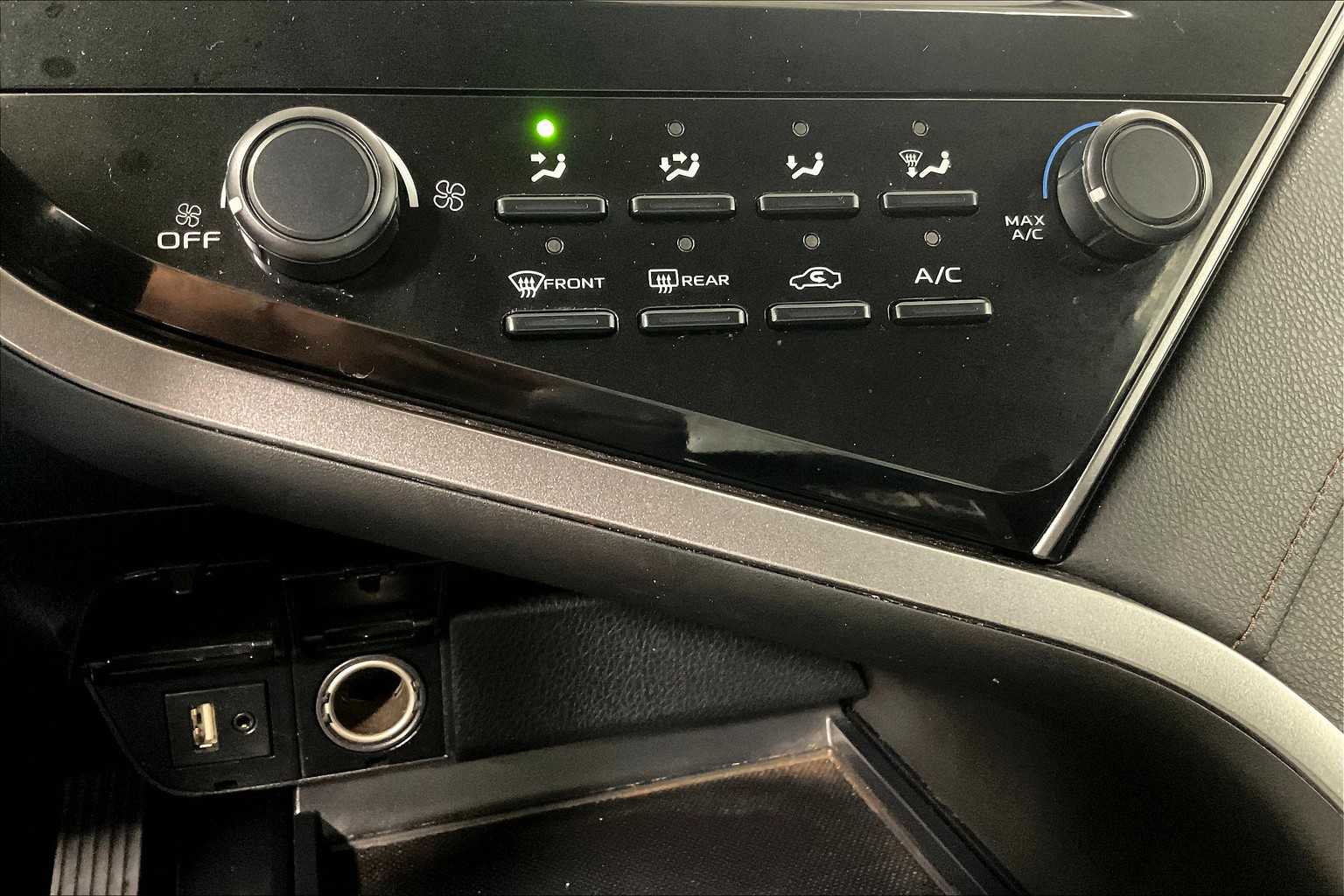 2019 Toyota Camry LE - Photo 25