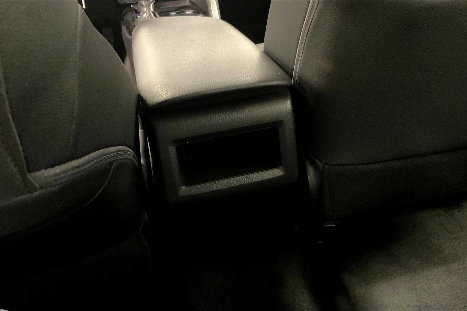 2019 Toyota Camry LE - Photo 27