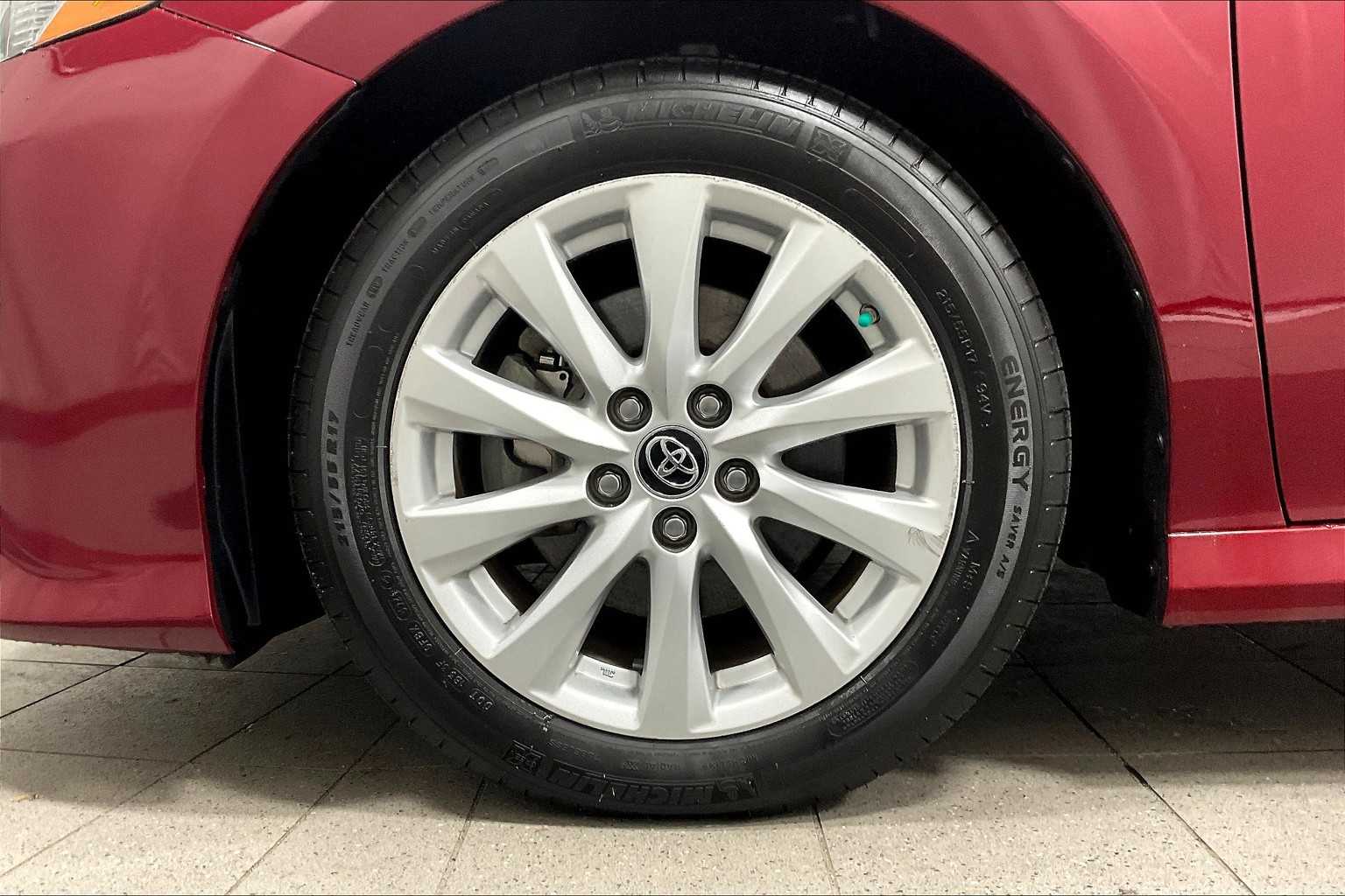 2019 Toyota Camry LE - Photo 7