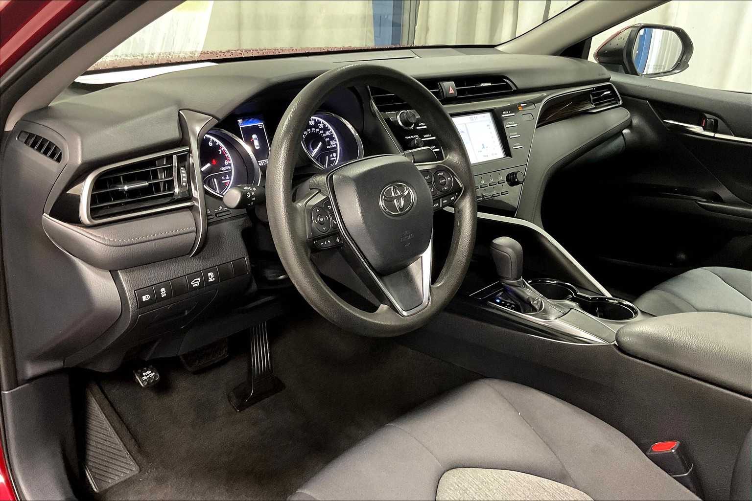 2019 Toyota Camry LE - Photo 8