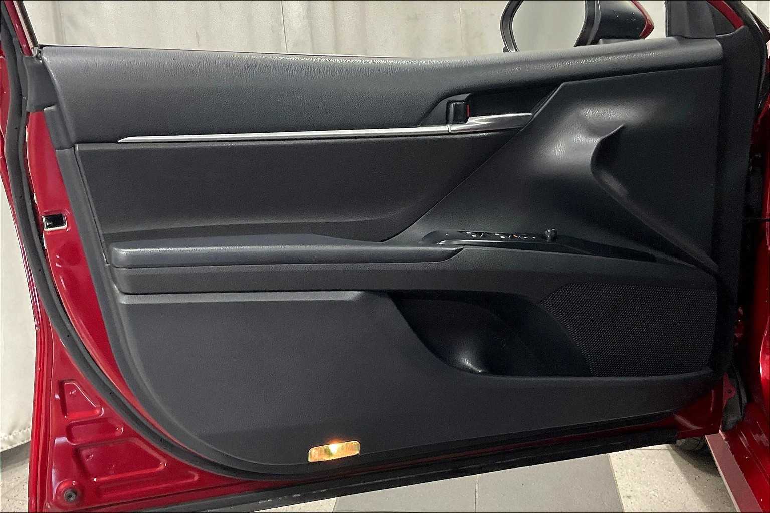 2019 Toyota Camry LE - Photo 9