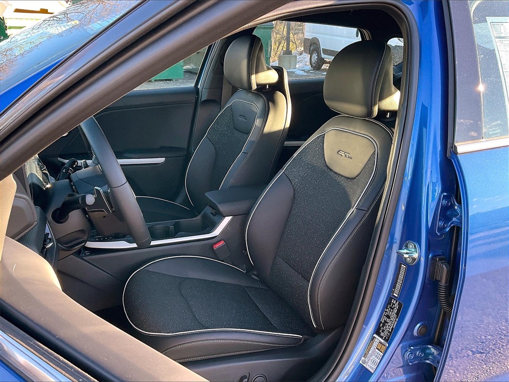 2025 Kia K4 GT-Line - Photo 11