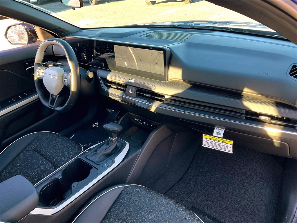 2025 Kia K4 GT-Line - Photo 10