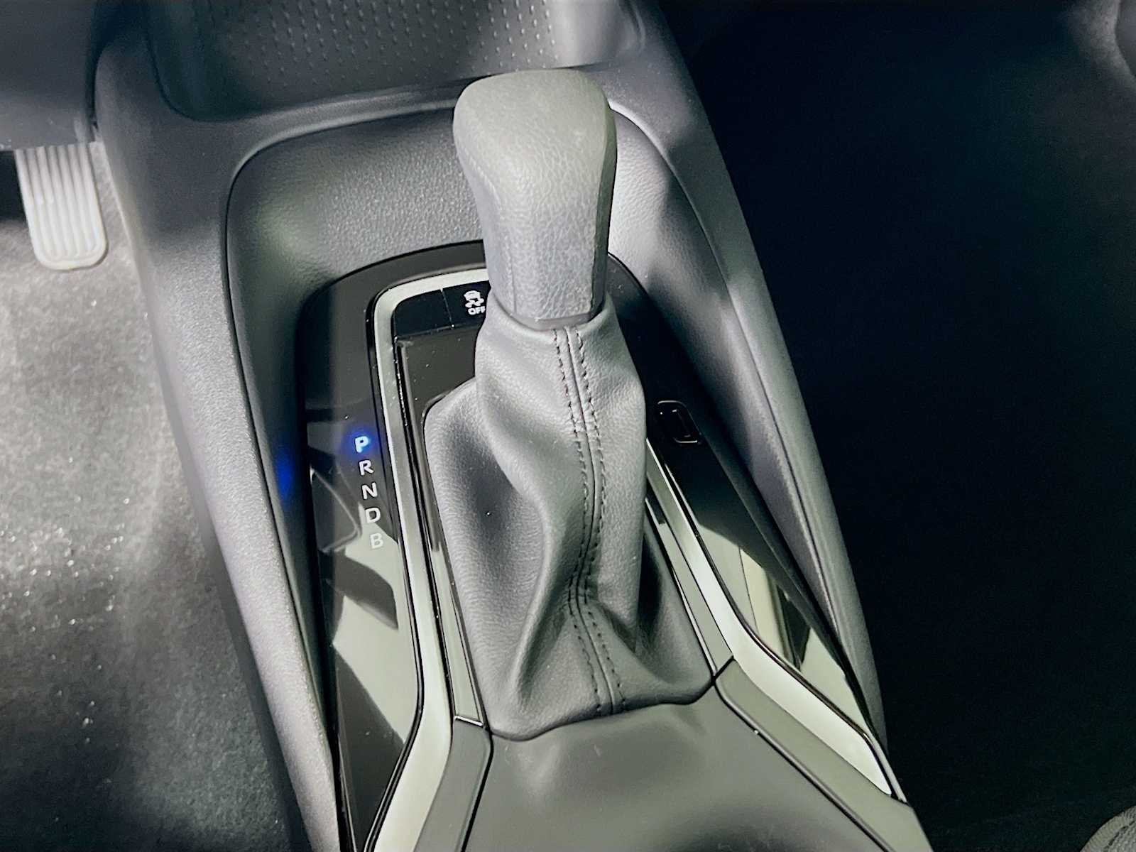 2026 Toyota Corolla LE - Photo 11