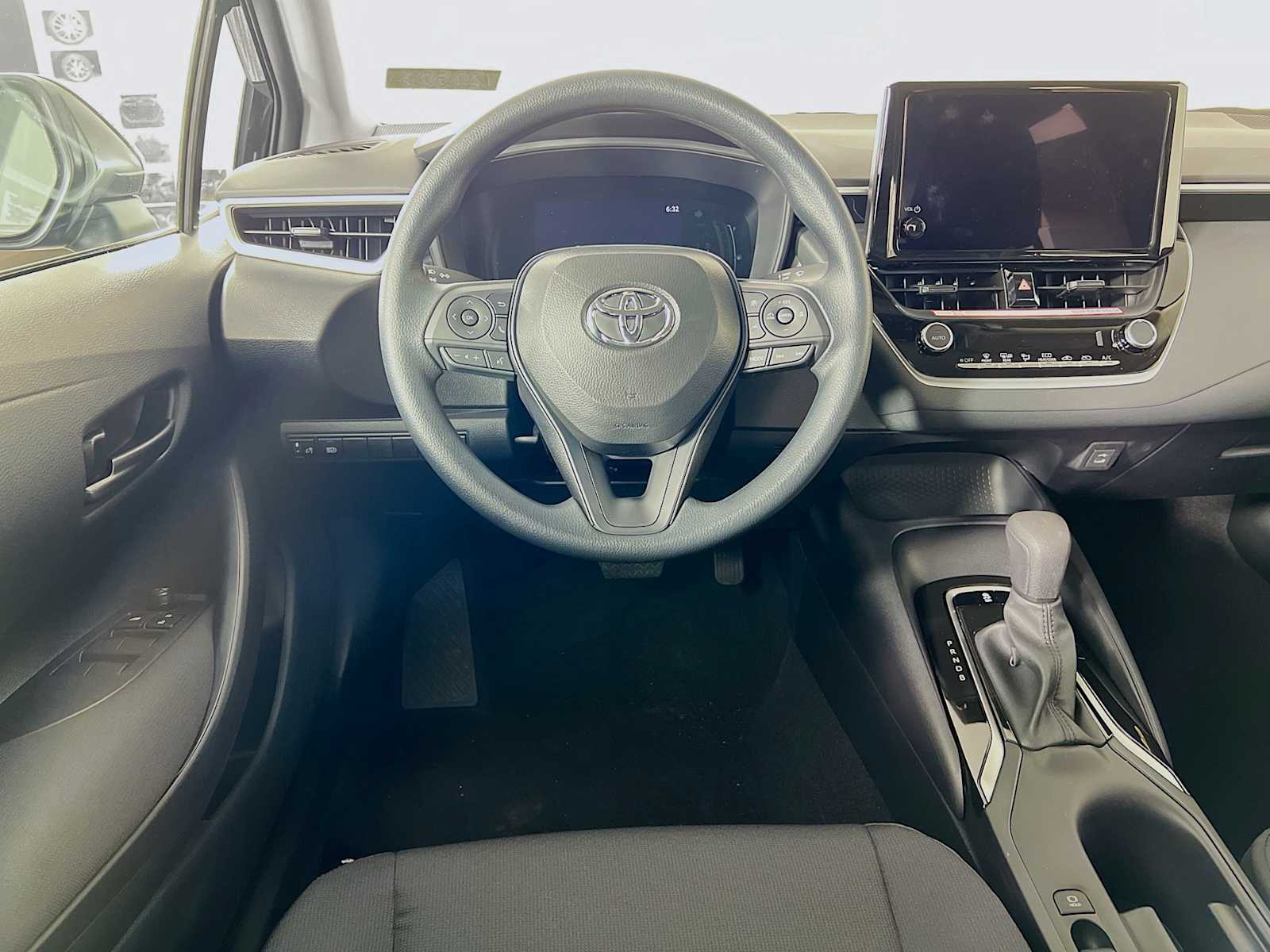 2026 Toyota Corolla LE - Photo 14