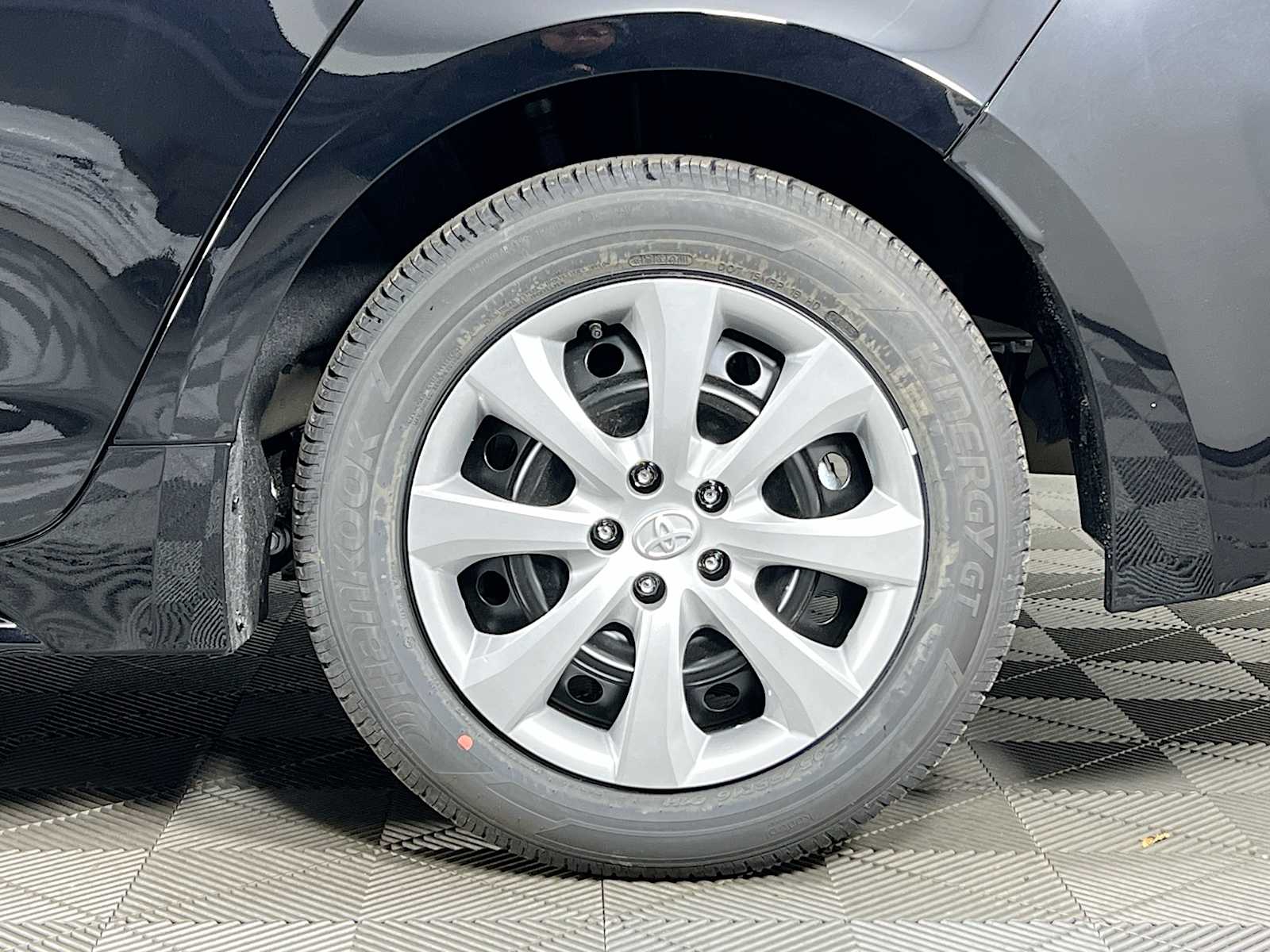 2026 Toyota Corolla LE - Photo 18