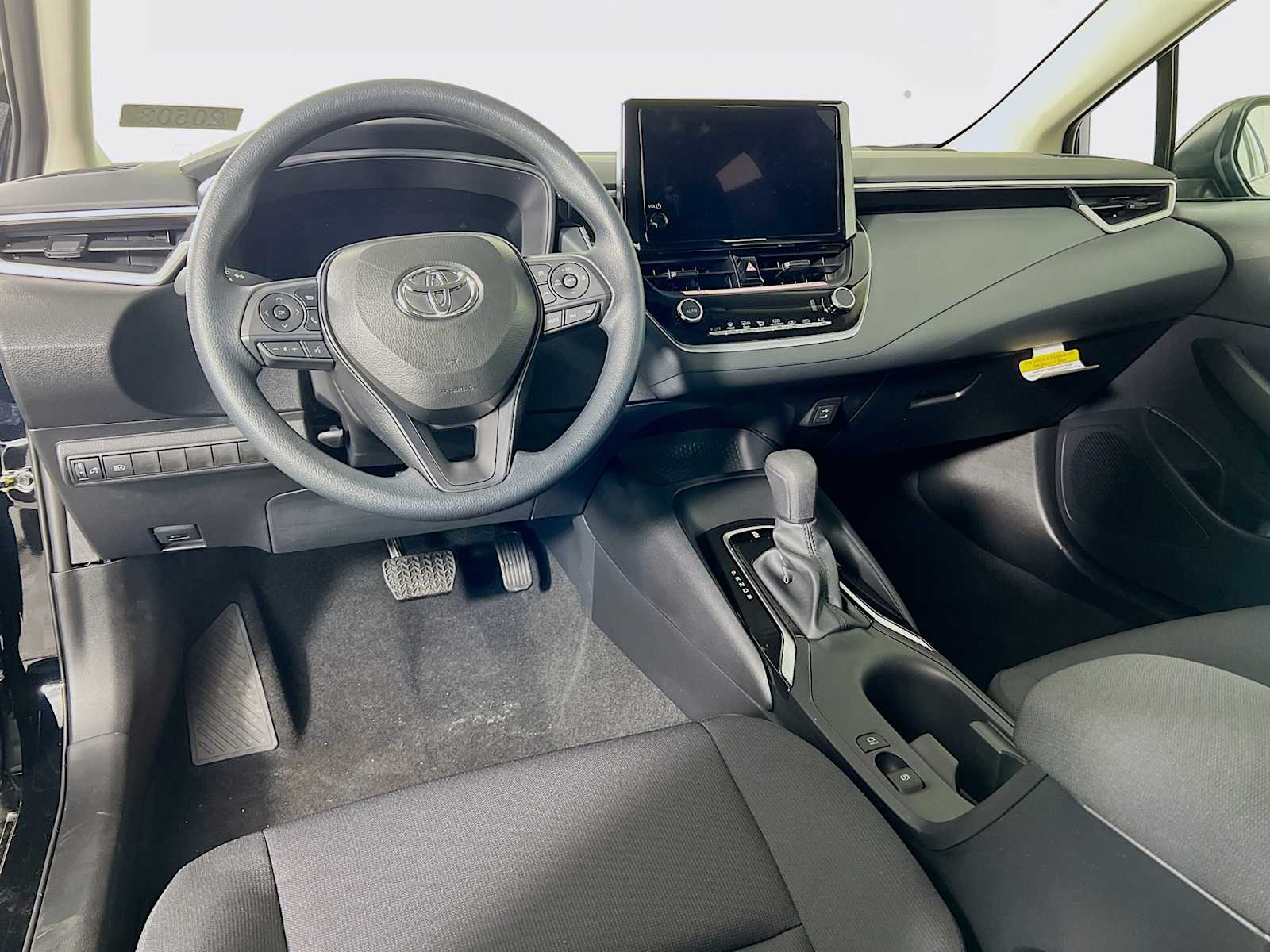 2026 Toyota Corolla LE - Photo 6