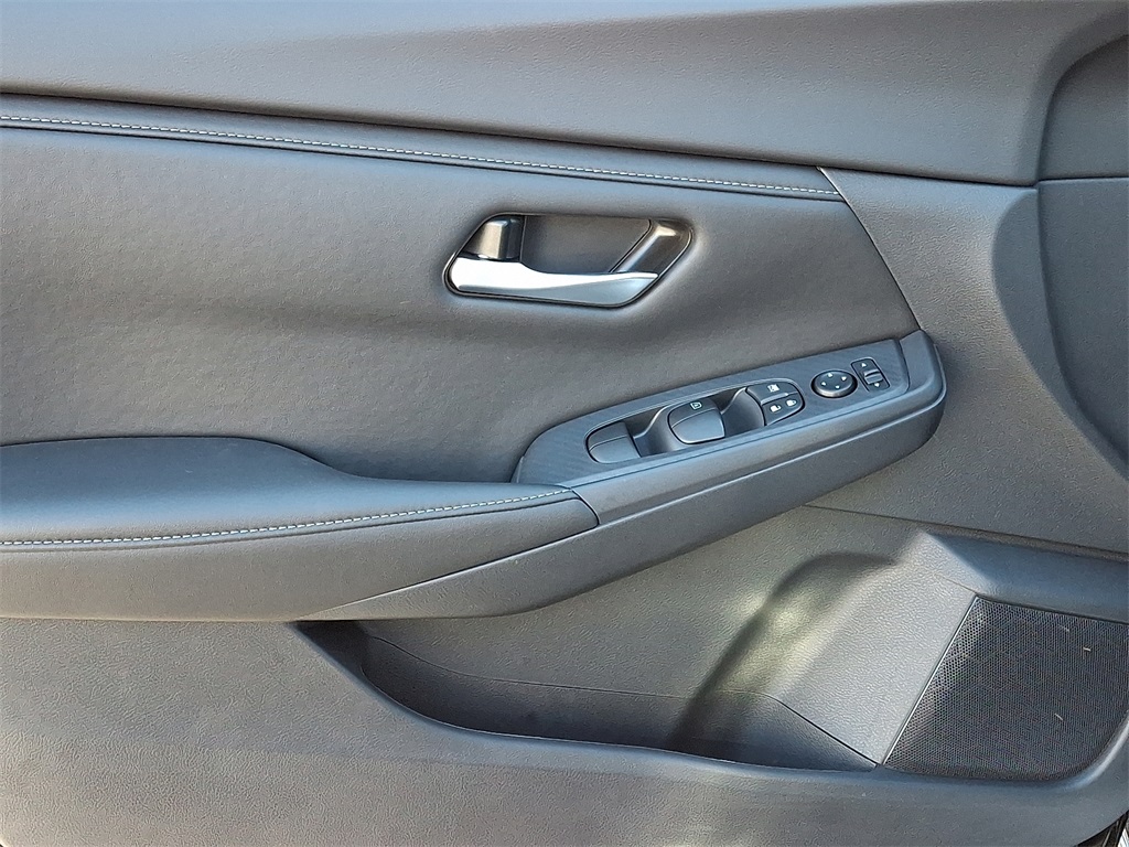 2025 Nissan Sentra SV - Photo 8