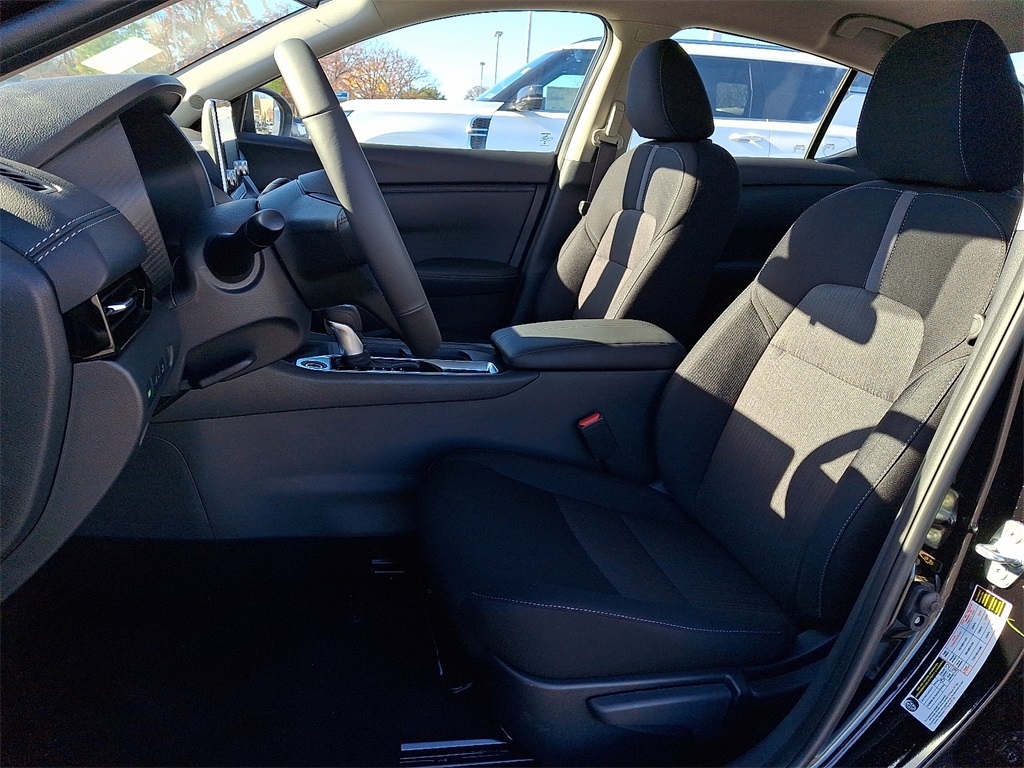 2025 Nissan Sentra SV - Photo 9