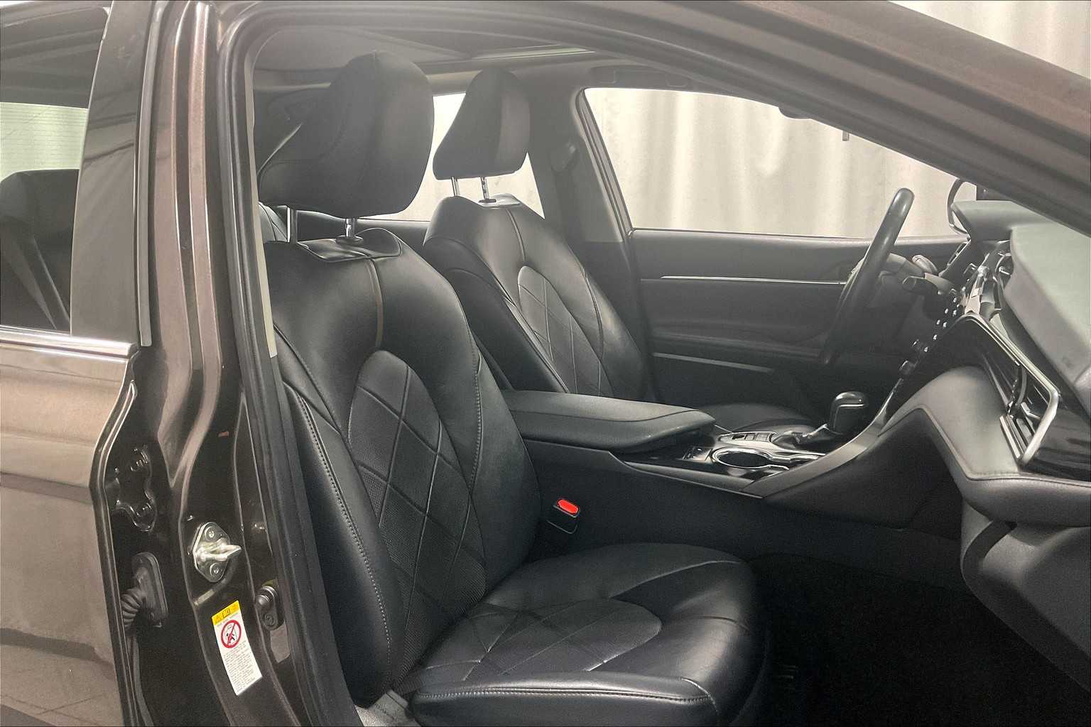 2019 Toyota Camry XLE - Photo 11