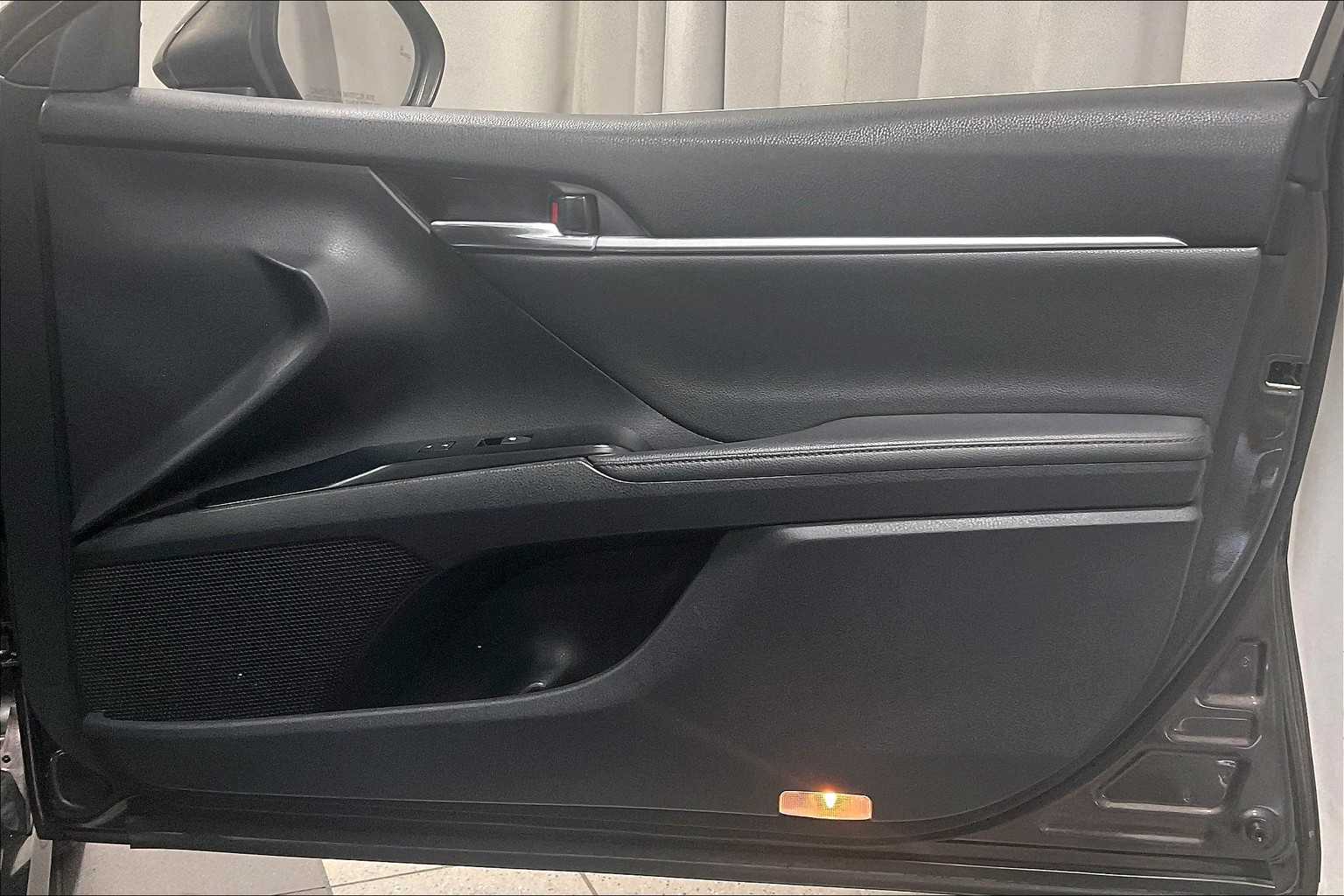 2019 Toyota Camry XLE - Photo 12