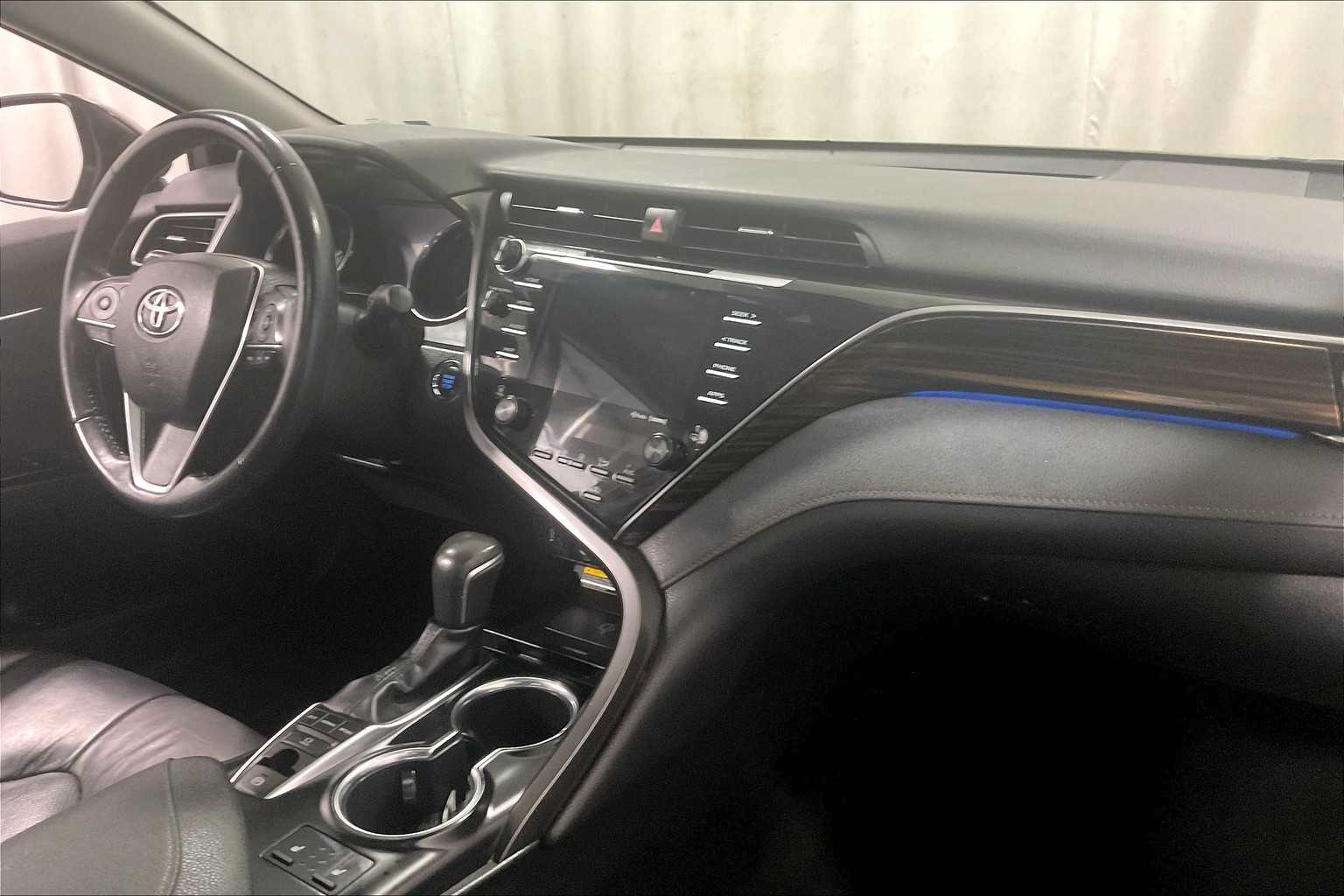2019 Toyota Camry XLE - Photo 14