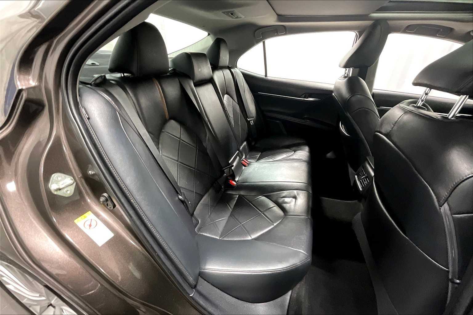 2019 Toyota Camry XLE - Photo 16