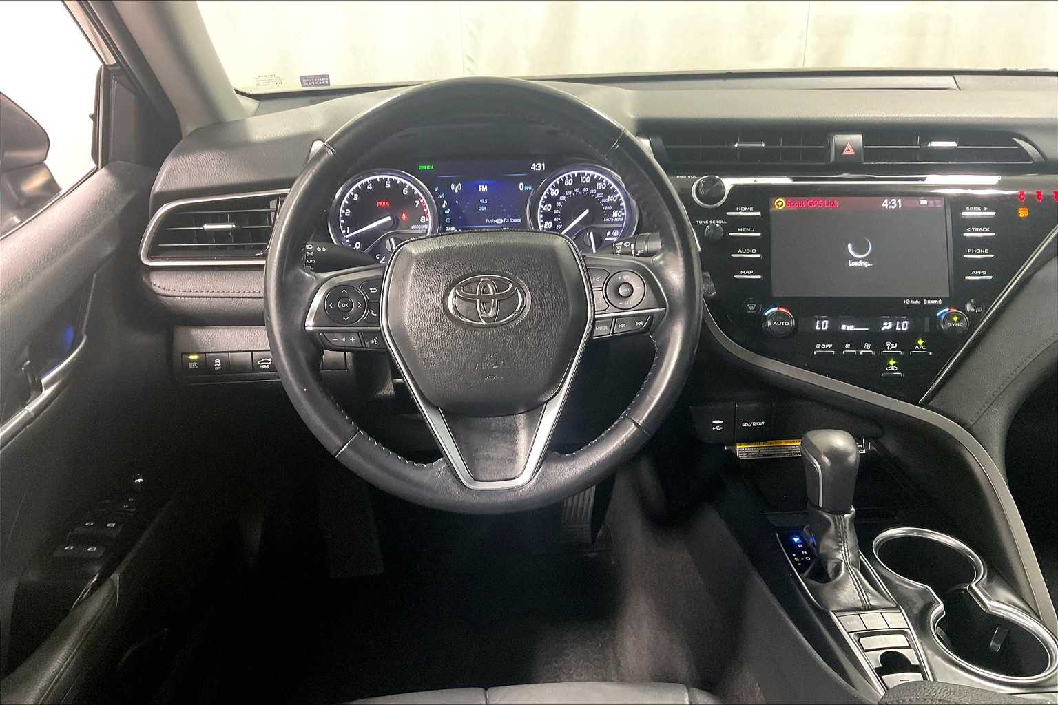 2019 Toyota Camry XLE - Photo 17