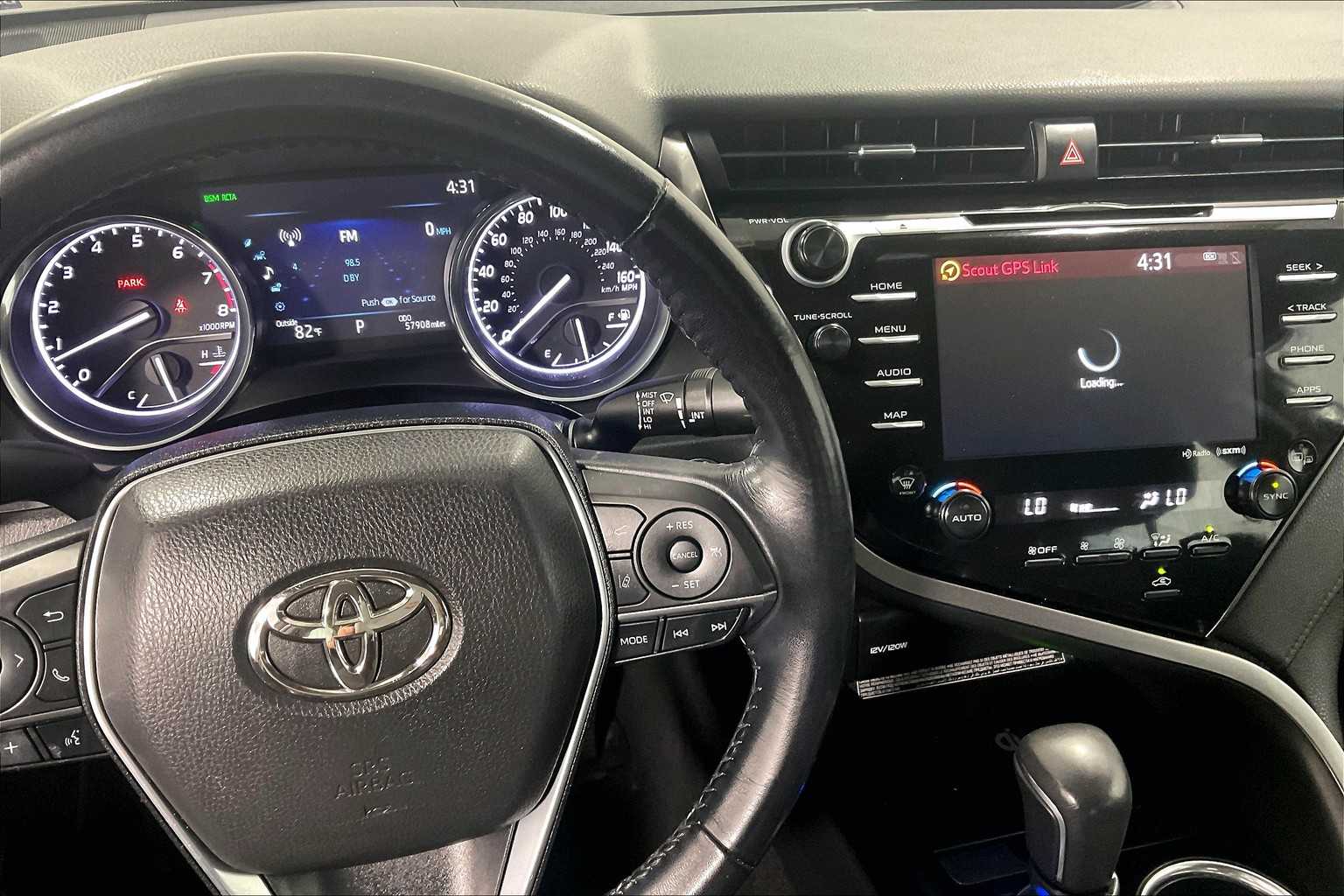 2019 Toyota Camry XLE - Photo 18