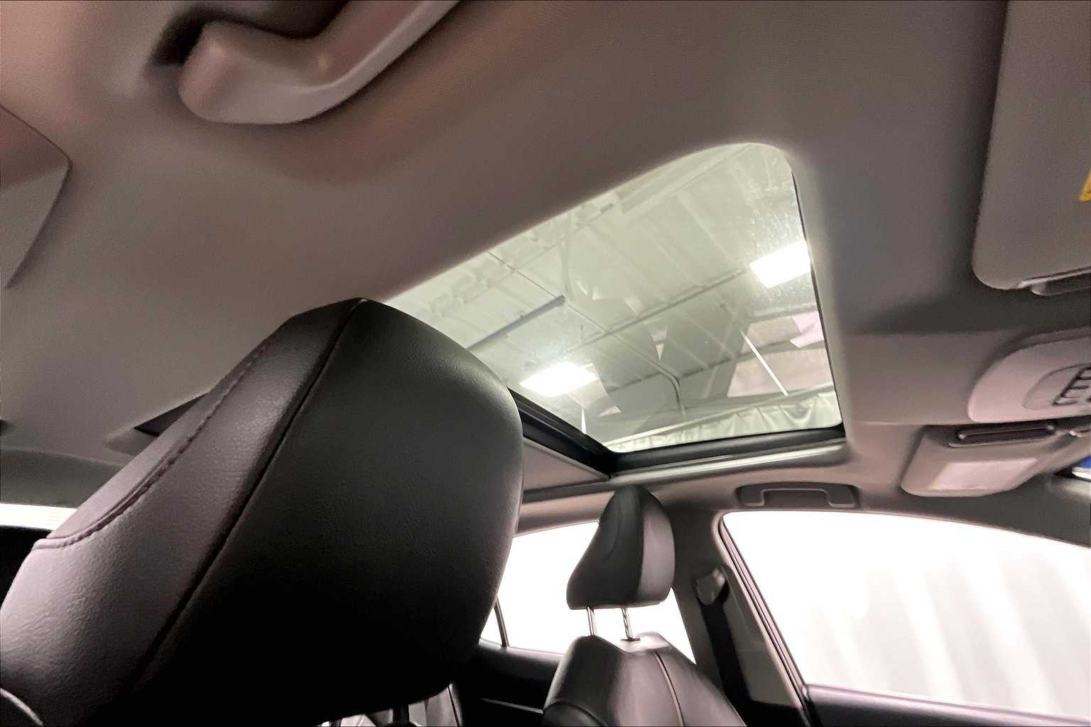 2019 Toyota Camry XLE - Photo 22