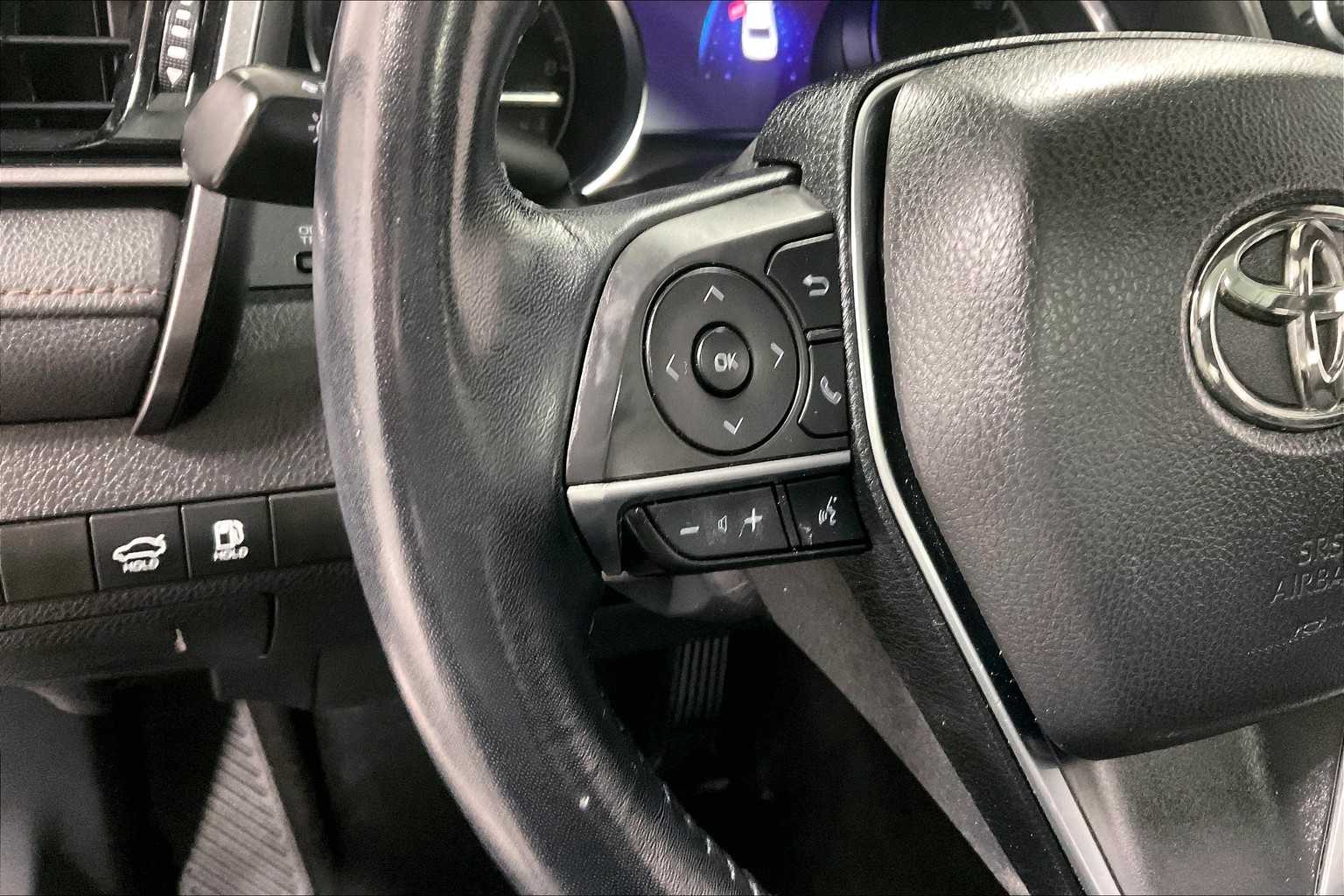 2019 Toyota Camry XLE - Photo 23