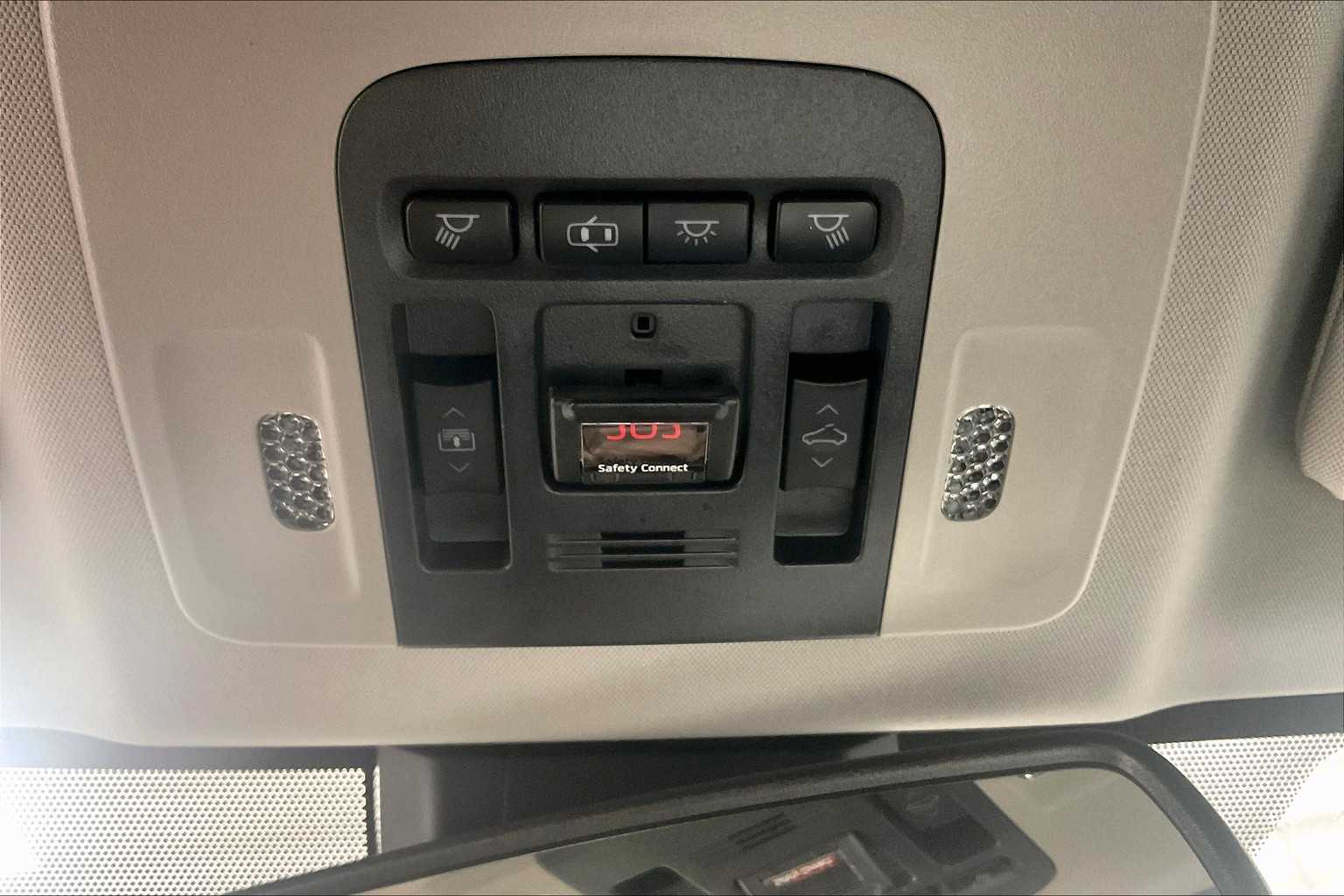 2019 Toyota Camry XLE - Photo 26