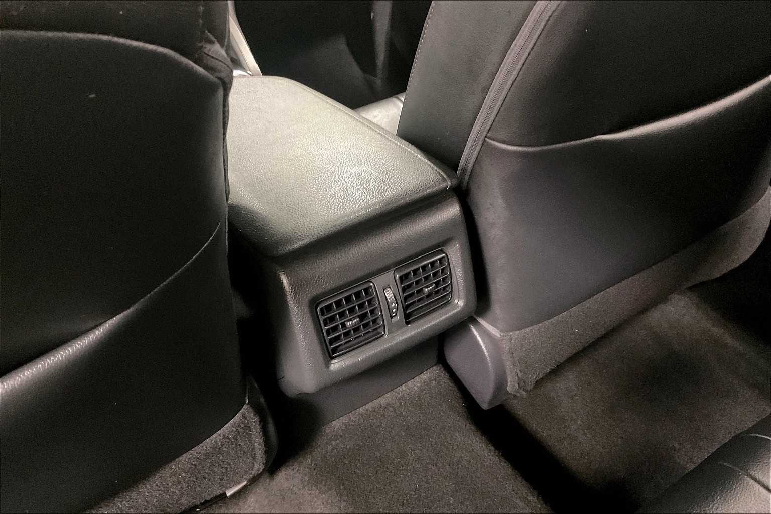 2019 Toyota Camry XLE - Photo 28