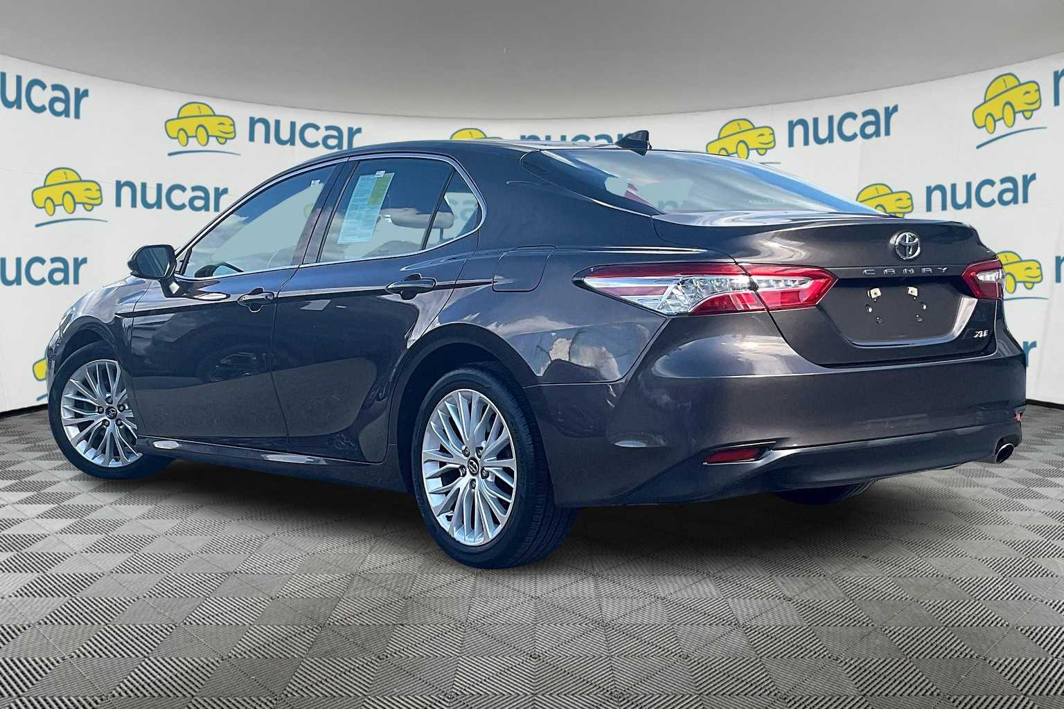 2019 Toyota Camry XLE - Photo 4