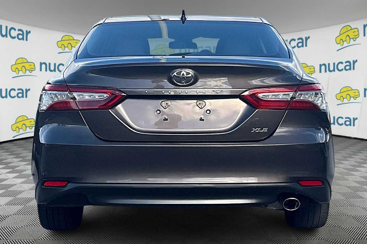 2019 Toyota Camry XLE - Photo 5