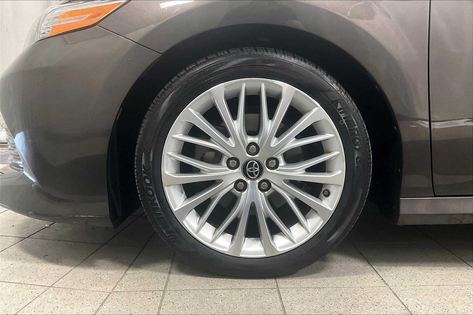 2019 Toyota Camry XLE - Photo 7