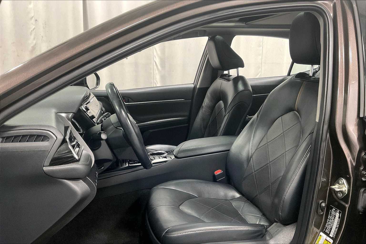 2019 Toyota Camry XLE - Photo 10