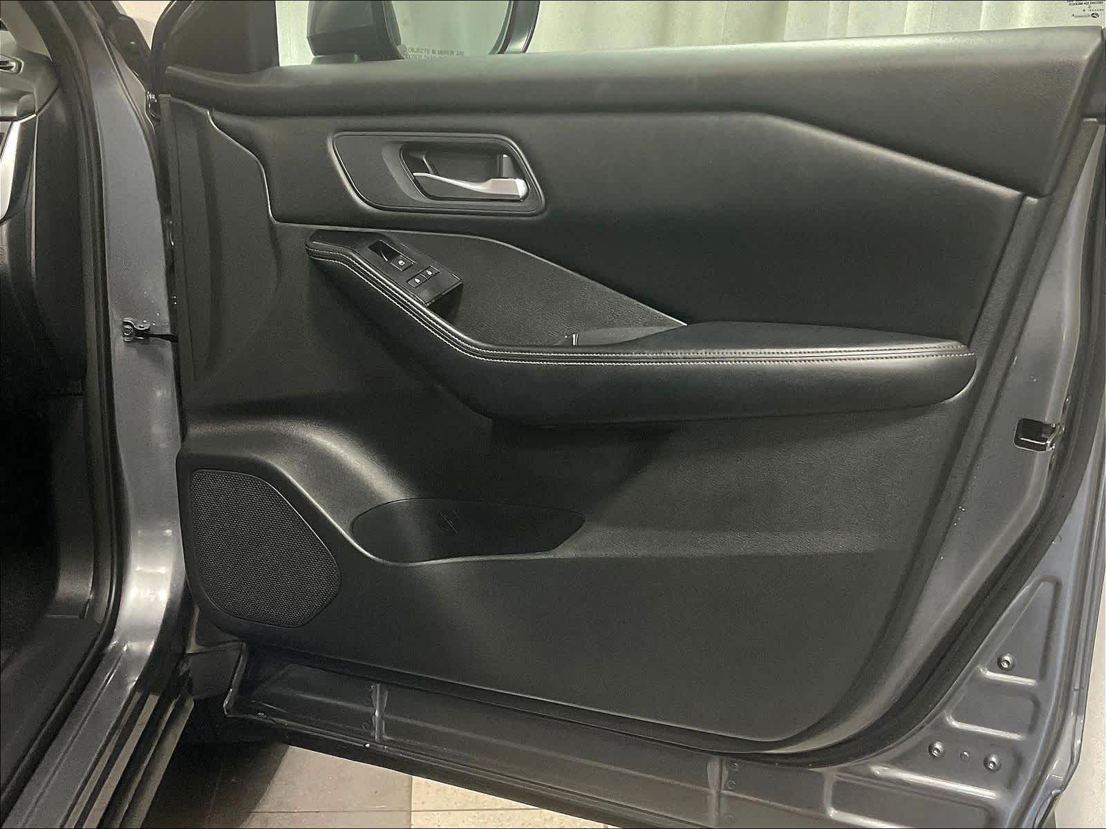 2024 Nissan Rogue SV - Photo 12