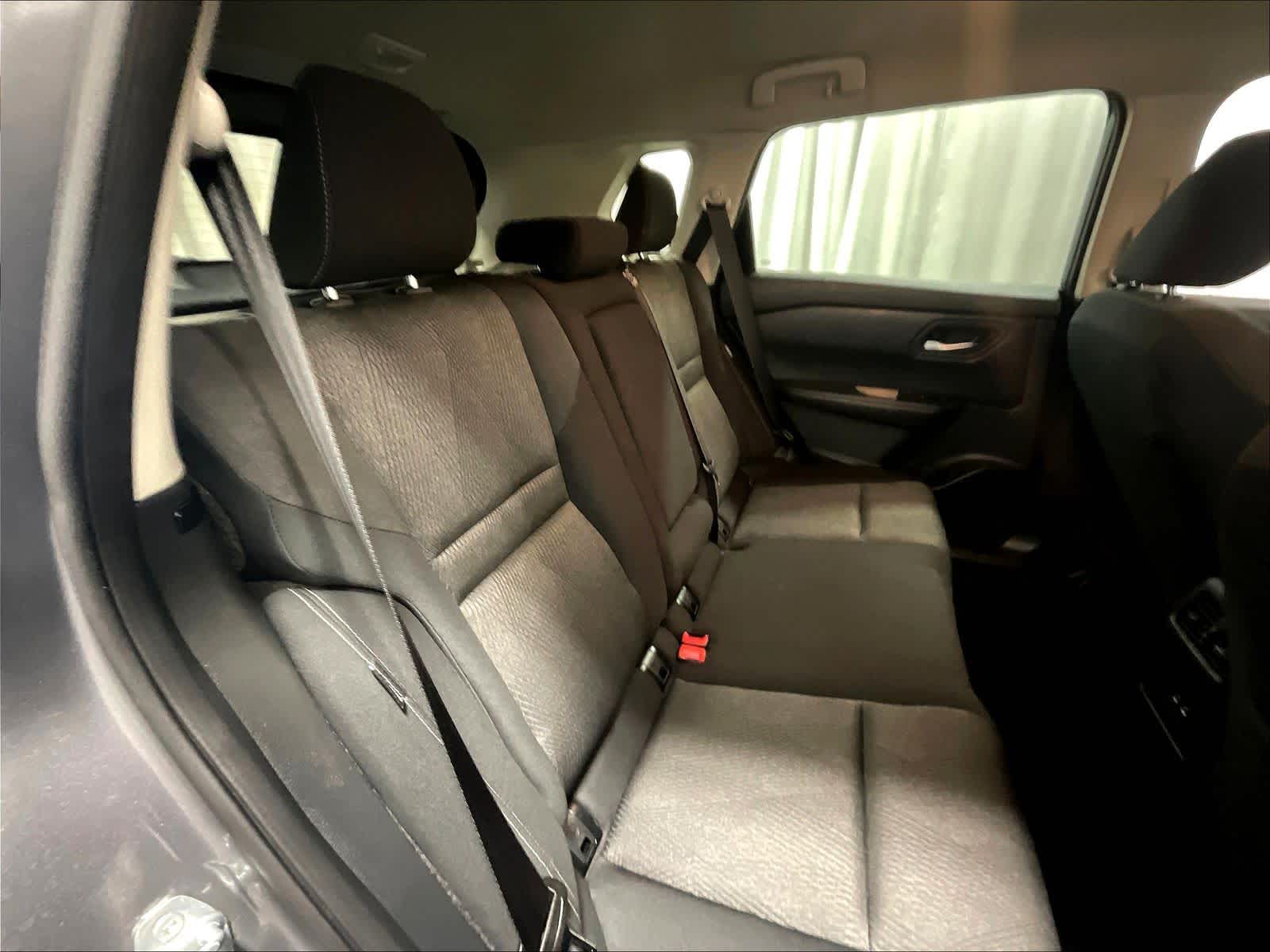 2024 Nissan Rogue SV - Photo 16