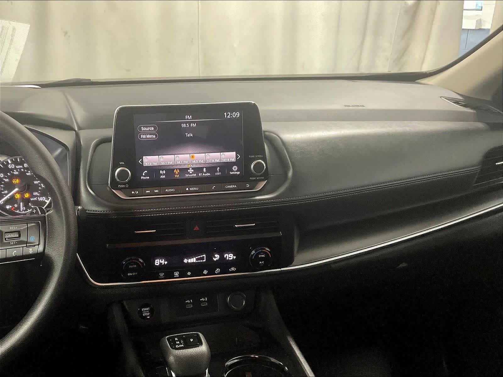 2024 Nissan Rogue SV - Photo 18