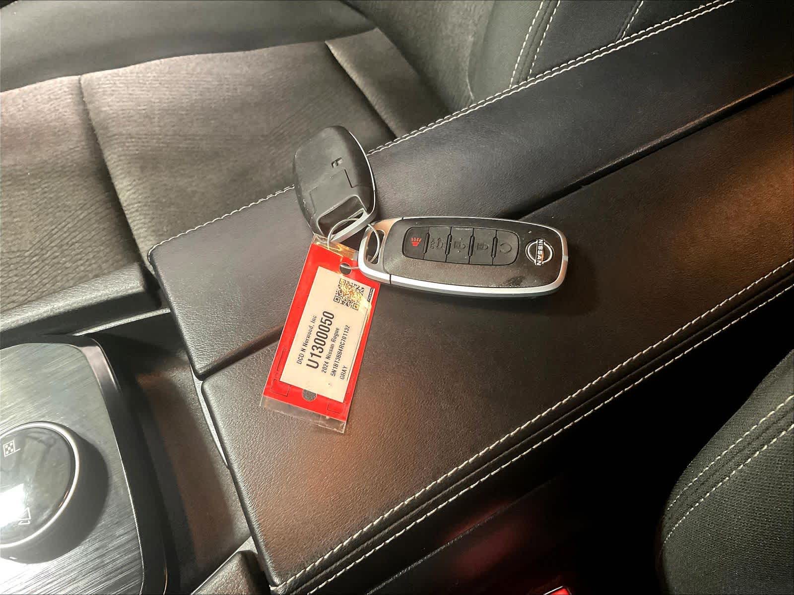 2024 Nissan Rogue SV - Photo 30