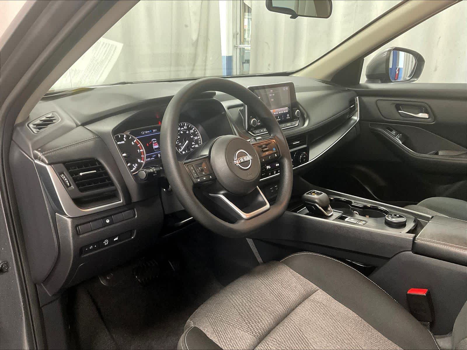 2024 Nissan Rogue SV - Photo 8