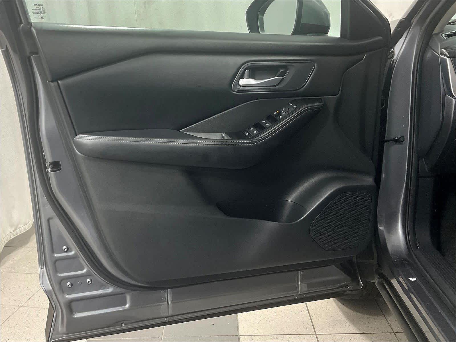 2024 Nissan Rogue SV - Photo 9