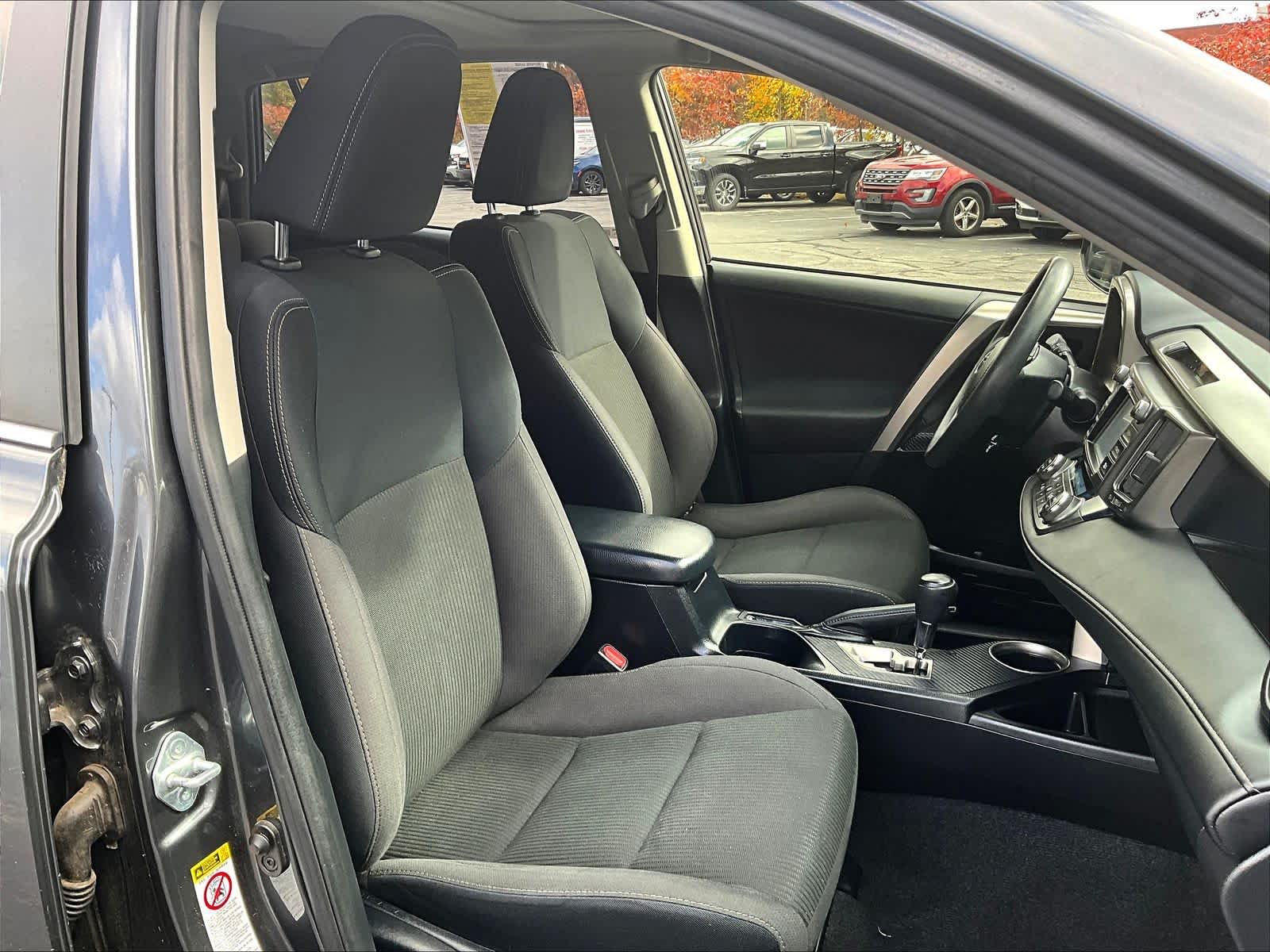 2015 Toyota RAV4 XLE - Photo 11