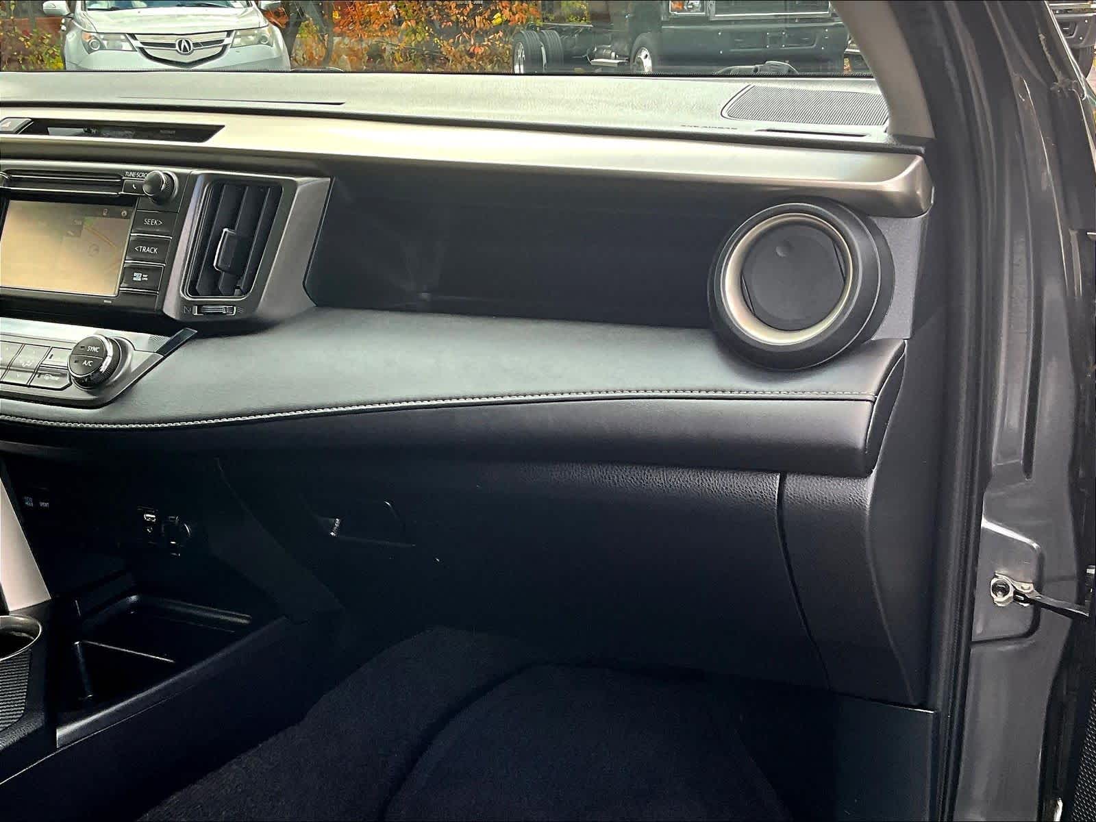 2015 Toyota RAV4 XLE - Photo 13