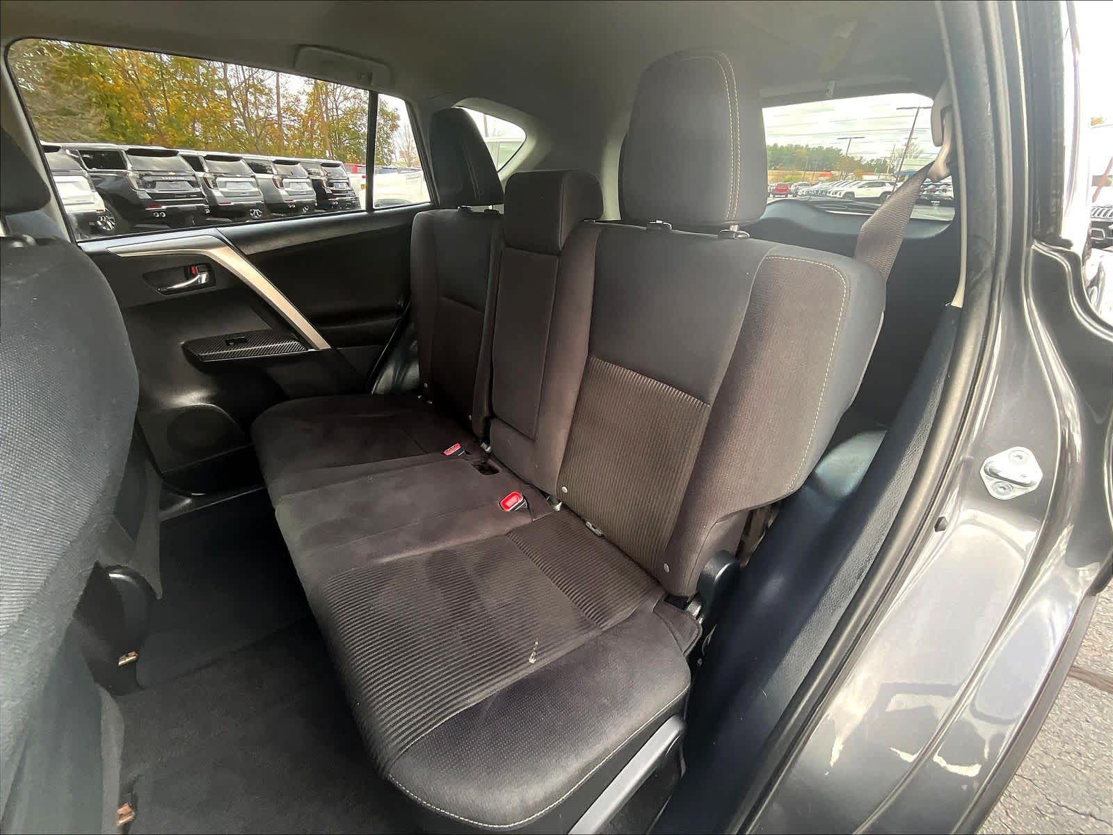 2015 Toyota RAV4 XLE - Photo 14