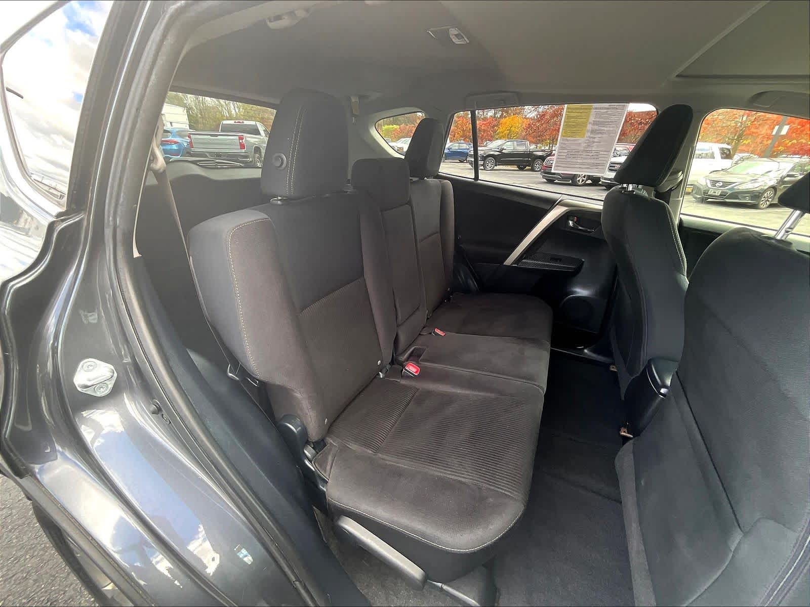 2015 Toyota RAV4 XLE - Photo 15