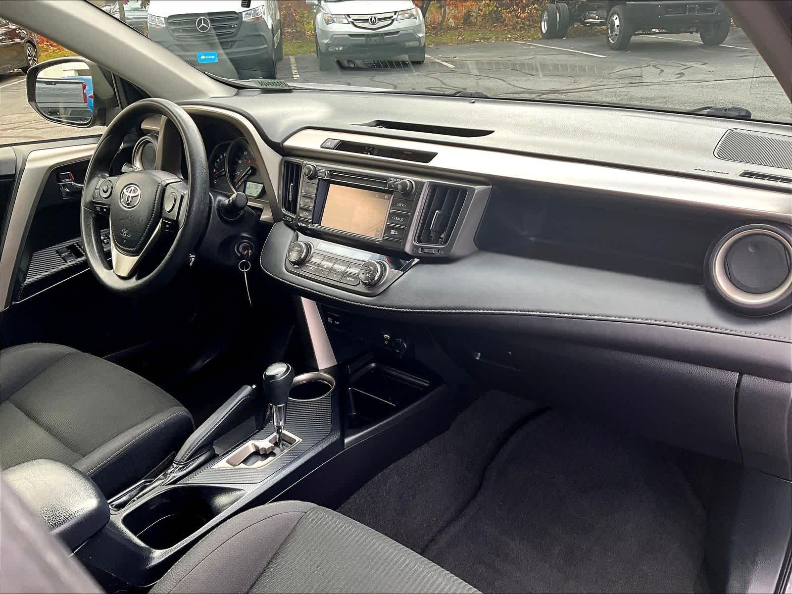 2015 Toyota RAV4 XLE - Photo 21