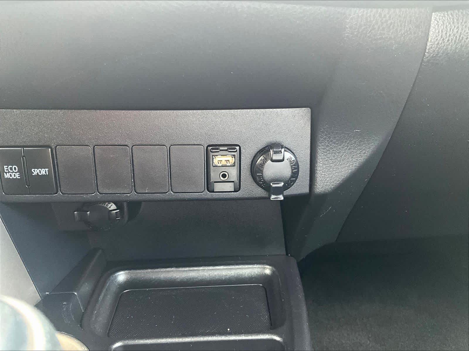 2015 Toyota RAV4 XLE - Photo 27