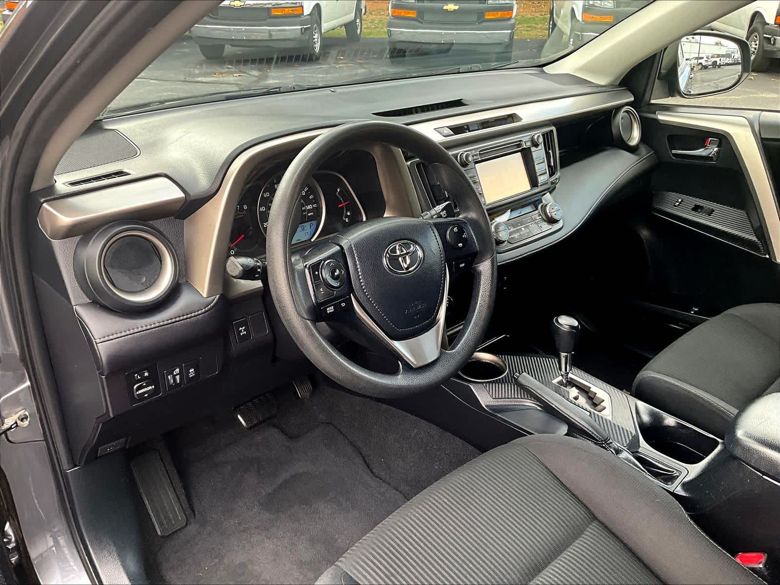 2015 Toyota RAV4 XLE - Photo 8