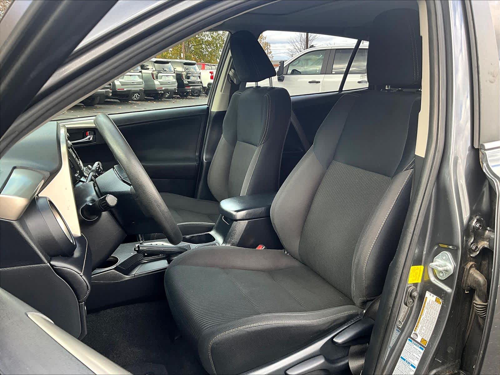 2015 Toyota RAV4 XLE - Photo 10