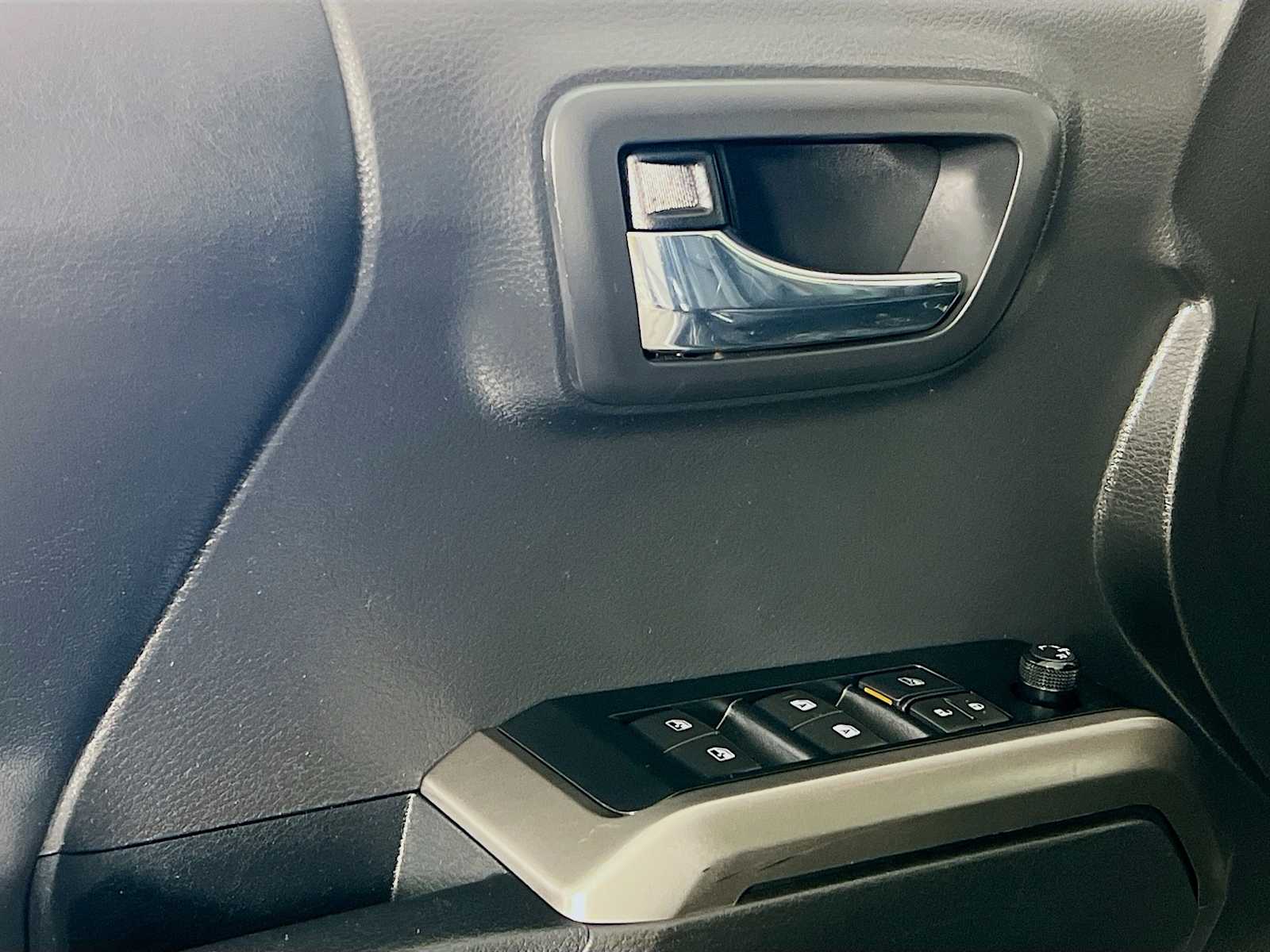 2023 Toyota Tacoma Limited - Photo 18