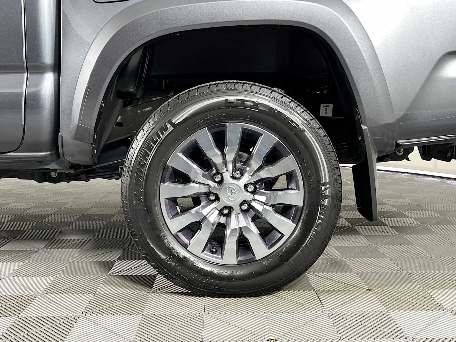 2023 Toyota Tacoma Limited - Photo 32
