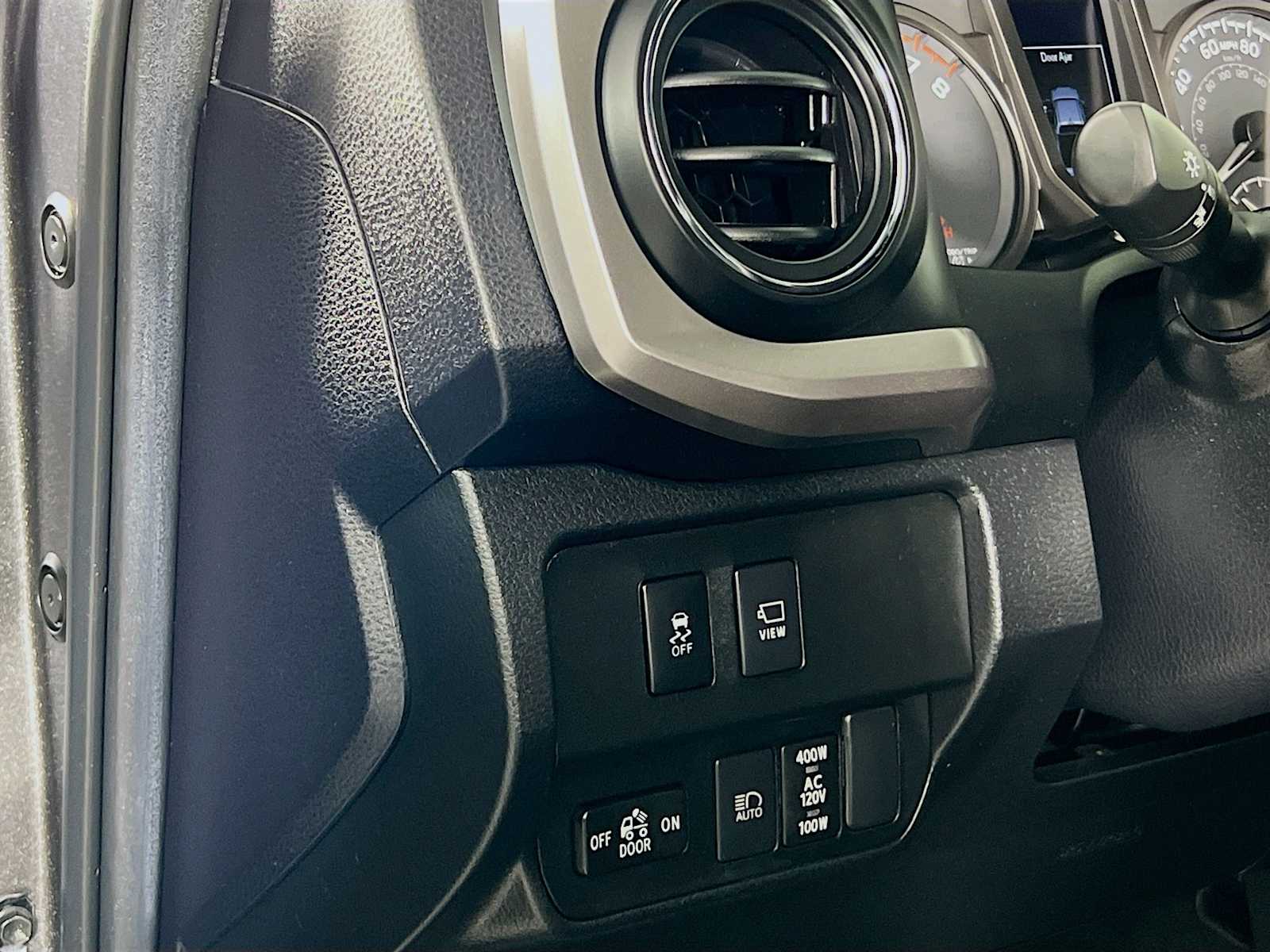 2023 Toyota Tacoma Limited - Photo 10