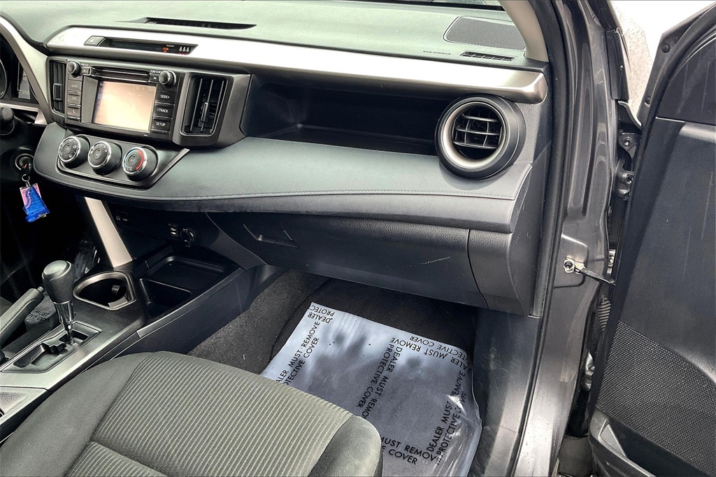 2018 Toyota RAV4 LE - Photo 12
