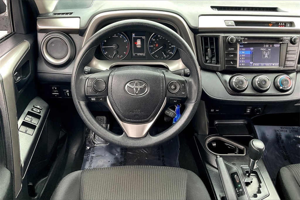 2018 Toyota RAV4 LE - Photo 16