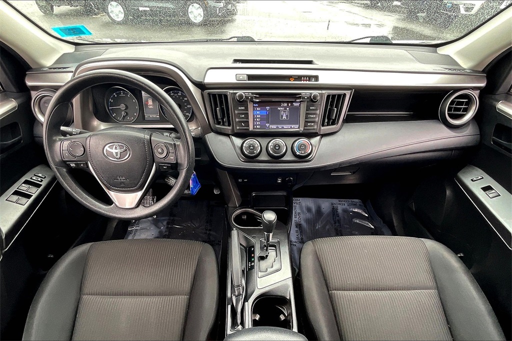 2018 Toyota RAV4 LE - Photo 20