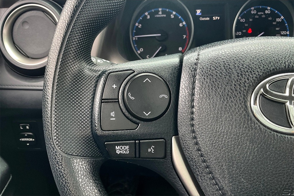 2018 Toyota RAV4 LE - Photo 21