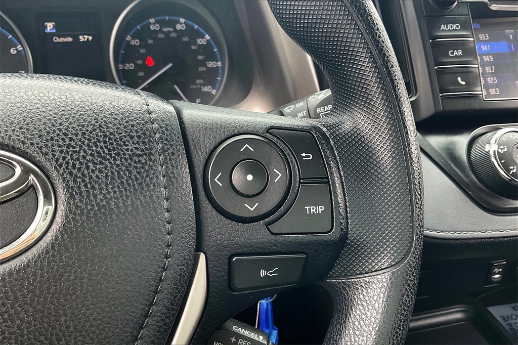 2018 Toyota RAV4 LE - Photo 22
